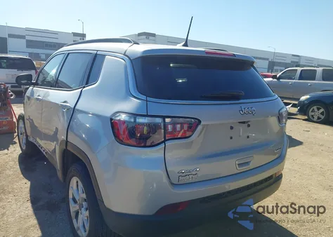 2025 Jeep Compass Latitude 4X4 z USA, uszkodzony, nr VIN 3C4NJDBN4ST527290